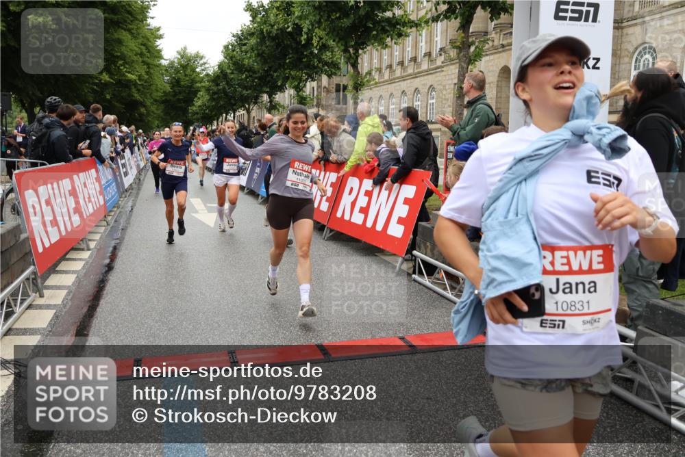 14.06.2026 - REWE Women's Run Strokosch-Dieckow http://msf.ph/oto/9783208 14.06.2026 10:01:52 Ziel 10165, 10320, 10431, 10453, 10495, 10831, 11013, 11038, 11075, 11078, 11285 meine-sportfotos.de