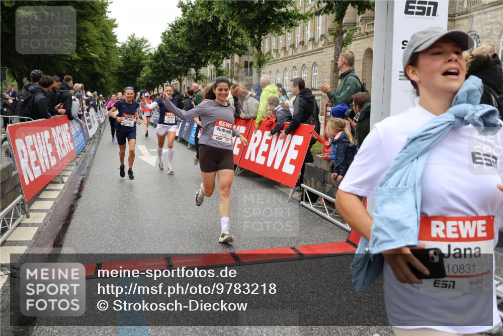 14.06.2026 - REWE Women's Run Strokosch-Dieckow http://msf.ph/oto/9783218 14.06.2026 10:01:52 Ziel 10165, 10320, 10431, 10453, 10495, 10831, 11013, 11038, 11075, 11078, 11285 meine-sportfotos.de