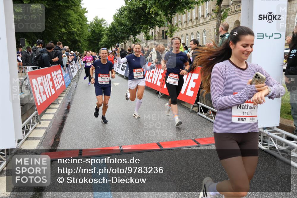 14.06.2026 - REWE Women's Run Strokosch-Dieckow http://msf.ph/oto/9783236 14.06.2026 10:01:52 Ziel 10165, 10320, 10431, 10453, 10495, 10831, 11013, 11038, 11075, 11078, 11285 meine-sportfotos.de