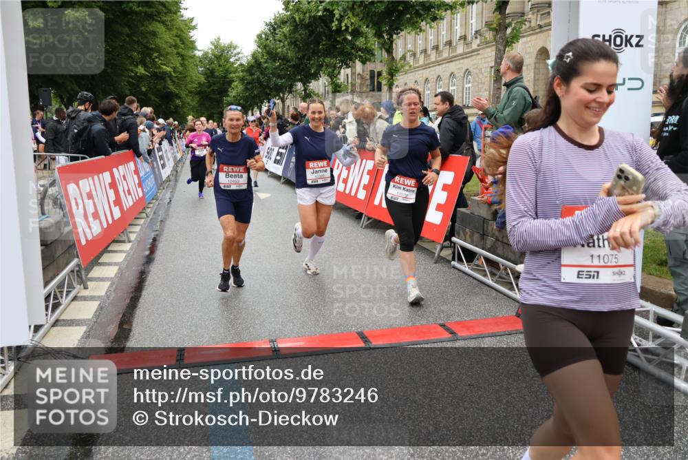 14.06.2026 - REWE Women's Run Strokosch-Dieckow http://msf.ph/oto/9783246 14.06.2026 10:01:53 Ziel 10165, 10320, 10431, 10453, 10495, 10831, 11013, 11038, 11075, 11078, 11285 meine-sportfotos.de