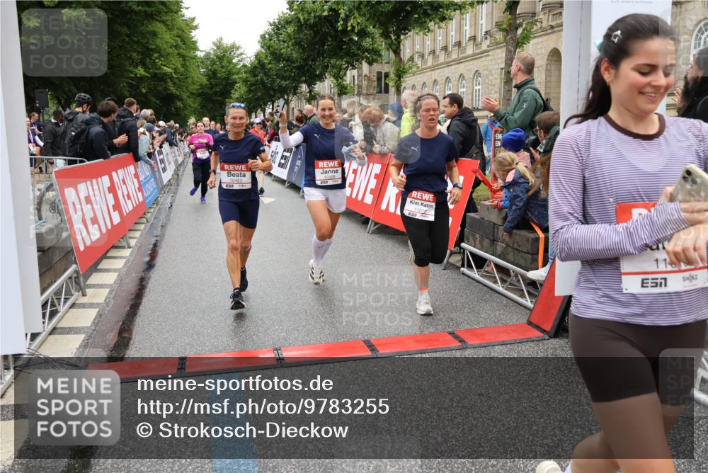 14.06.2026 - REWE Women's Run Strokosch-Dieckow http://msf.ph/oto/9783255 14.06.2026 10:01:53 Ziel 10165, 10320, 10431, 10453, 10495, 10831, 11013, 11038, 11075, 11078, 11285 meine-sportfotos.de
