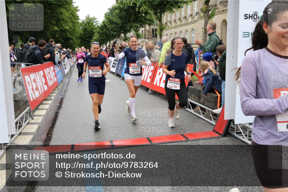 14.06.2026 - REWE Women's Run Strokosch-Dieckow http://msf.ph/oto/9783264 14.06.2026 10:01:53 Ziel 10165, 10320, 10431, 10453, 10495, 10831, 11013, 11038, 11075, 11078, 11285 meine-sportfotos.de