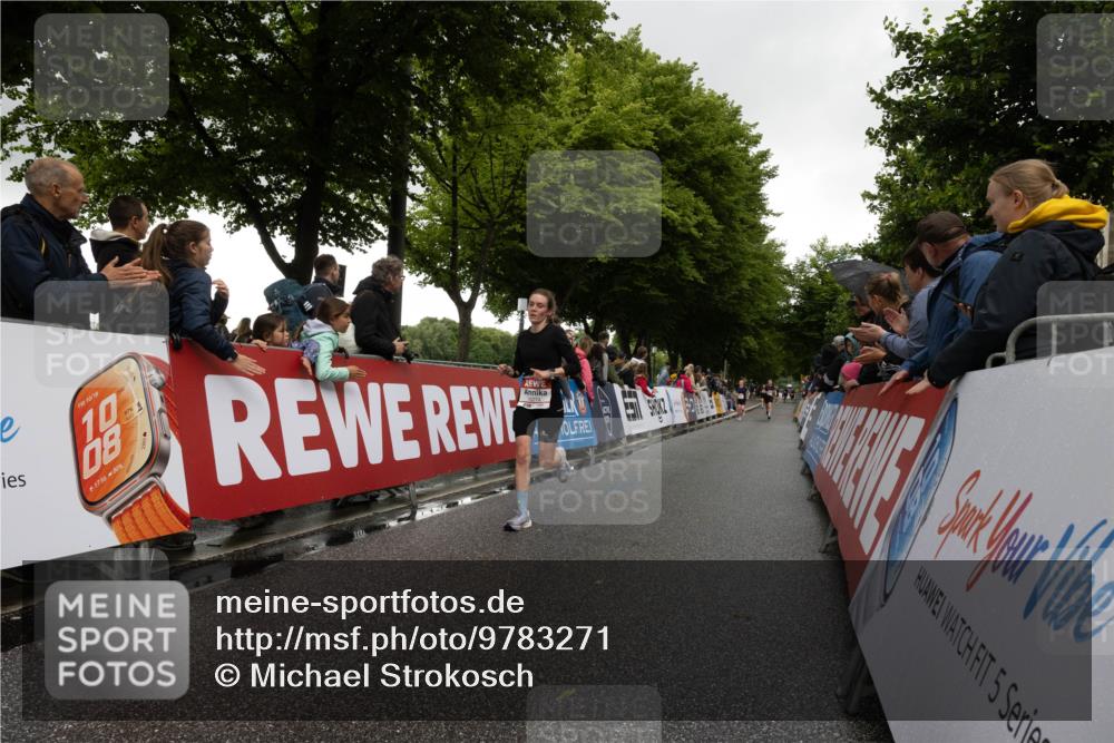 14.06.2026 - REWE Women's Run Michael Strokosch http://msf.ph/oto/9783271 14.06.2026 09:48:14 Laufen 10, 18, 10, 08, 17, 56, 80, 5 meine-sportfotos.de