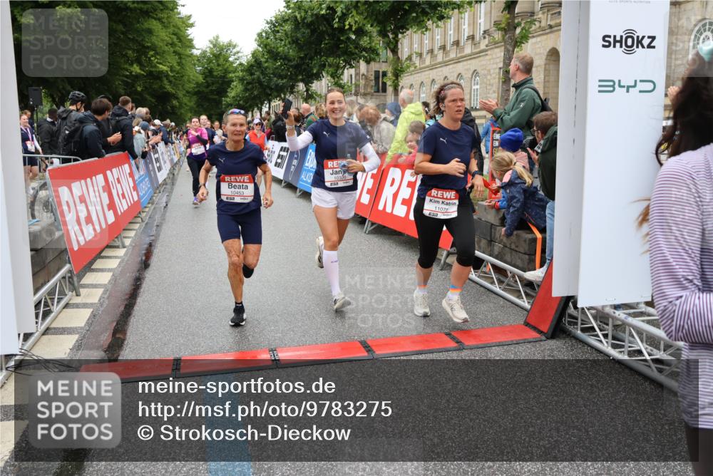 14.06.2026 - REWE Women's Run Strokosch-Dieckow http://msf.ph/oto/9783275 14.06.2026 10:01:53 Ziel 10165, 10320, 10431, 10453, 10495, 10831, 11013, 11038, 11075, 11078, 11285 meine-sportfotos.de