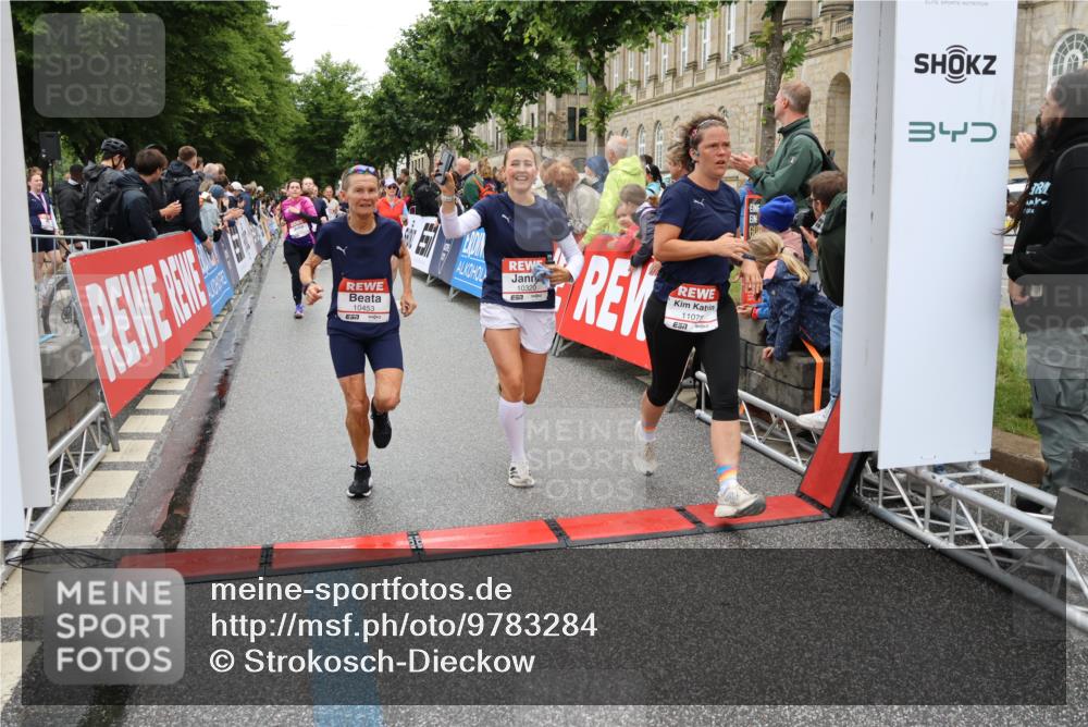 14.06.2026 - REWE Women's Run Strokosch-Dieckow http://msf.ph/oto/9783284 14.06.2026 10:01:53 Ziel 10165, 10320, 10431, 10453, 10495, 10831, 11013, 11038, 11075, 11078, 11285 meine-sportfotos.de