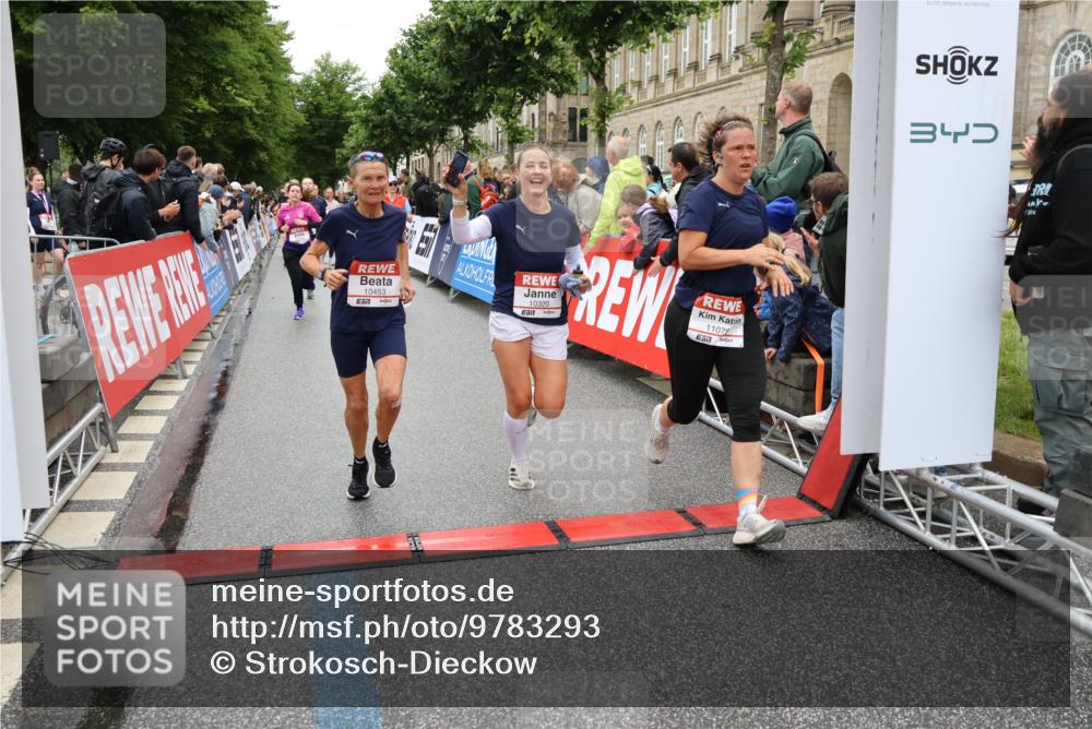 14.06.2026 - REWE Women's Run Strokosch-Dieckow http://msf.ph/oto/9783293 14.06.2026 10:01:53 Ziel 10165, 10320, 10431, 10453, 10495, 10831, 11013, 11038, 11075, 11078, 11285 meine-sportfotos.de