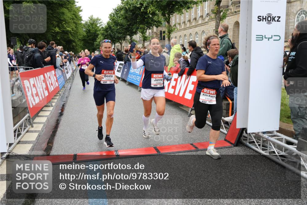 14.06.2026 - REWE Women's Run Strokosch-Dieckow http://msf.ph/oto/9783302 14.06.2026 10:01:53 Ziel 10165, 10320, 10431, 10453, 10495, 10831, 11013, 11038, 11075, 11078, 11285 meine-sportfotos.de