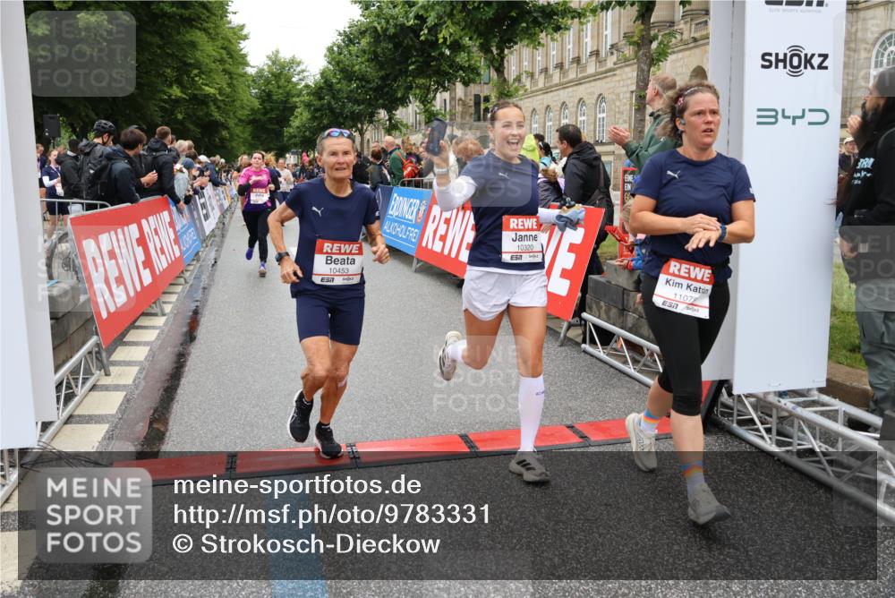 14.06.2026 - REWE Women's Run Strokosch-Dieckow http://msf.ph/oto/9783331 14.06.2026 10:01:53 Ziel 10165, 10320, 10431, 10453, 10495, 10831, 11013, 11038, 11075, 11078, 11285 meine-sportfotos.de