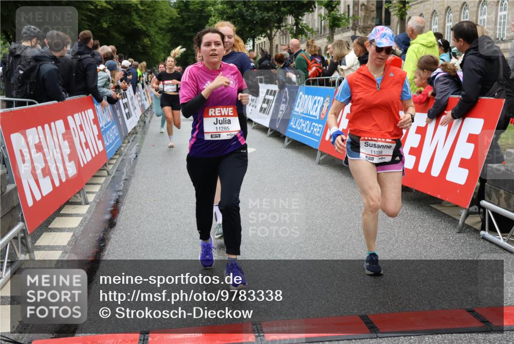 14.06.2026 - REWE Women's Run Strokosch-Dieckow http://msf.ph/oto/9783338 14.06.2026 10:01:55 Ziel 10165, 10320, 10431, 10453, 10521, 10831, 11013, 11038, 11039, 11075, 11078, 11139, 11225, 11285 meine-sportfotos.de