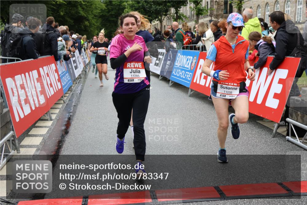 14.06.2026 - REWE Women's Run Strokosch-Dieckow http://msf.ph/oto/9783347 14.06.2026 10:01:55 Ziel 10165, 10320, 10431, 10453, 10521, 10831, 11013, 11038, 11039, 11075, 11078, 11139, 11225, 11285 meine-sportfotos.de