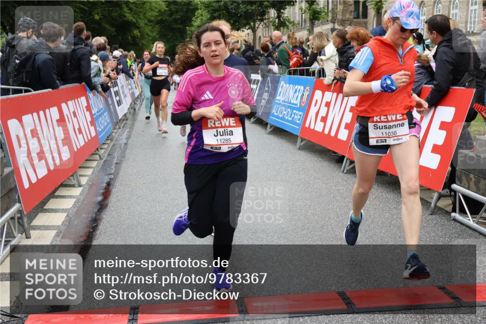 14.06.2026 - REWE Women's Run Strokosch-Dieckow http://msf.ph/oto/9783367 14.06.2026 10:01:55 Ziel 10165, 10320, 10431, 10453, 10521, 10831, 11013, 11038, 11039, 11075, 11078, 11139, 11225, 11285 meine-sportfotos.de