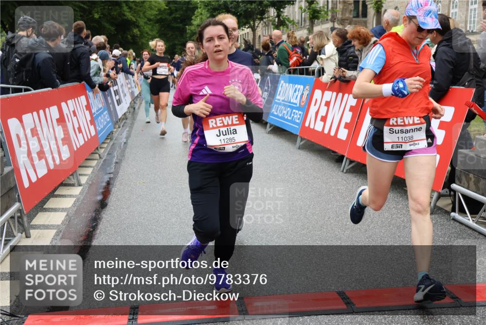 14.06.2026 - REWE Women's Run Strokosch-Dieckow http://msf.ph/oto/9783376 14.06.2026 10:01:55 Ziel 10165, 10320, 10431, 10453, 10521, 10831, 11013, 11038, 11039, 11075, 11078, 11139, 11225, 11285 meine-sportfotos.de