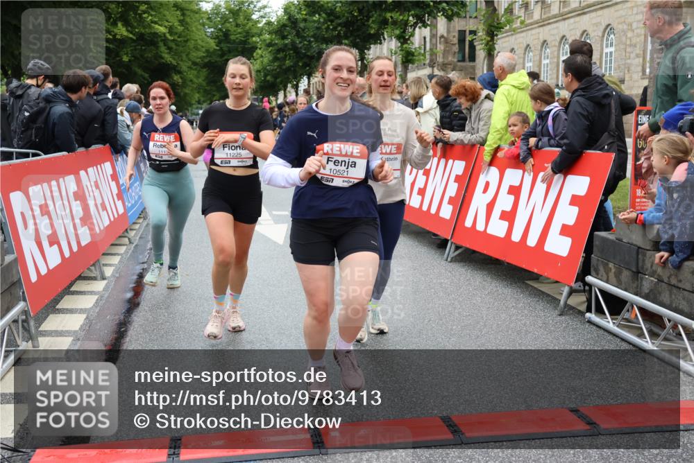 14.06.2026 - REWE Women's Run Strokosch-Dieckow http://msf.ph/oto/9783413 14.06.2026 10:01:58 Ziel 10320, 10431, 10453, 10521, 10817, 10831, 11038, 11039, 11041, 11075, 11078, 11139, 11180, 11225, 11285, 11506 meine-sportfotos.de