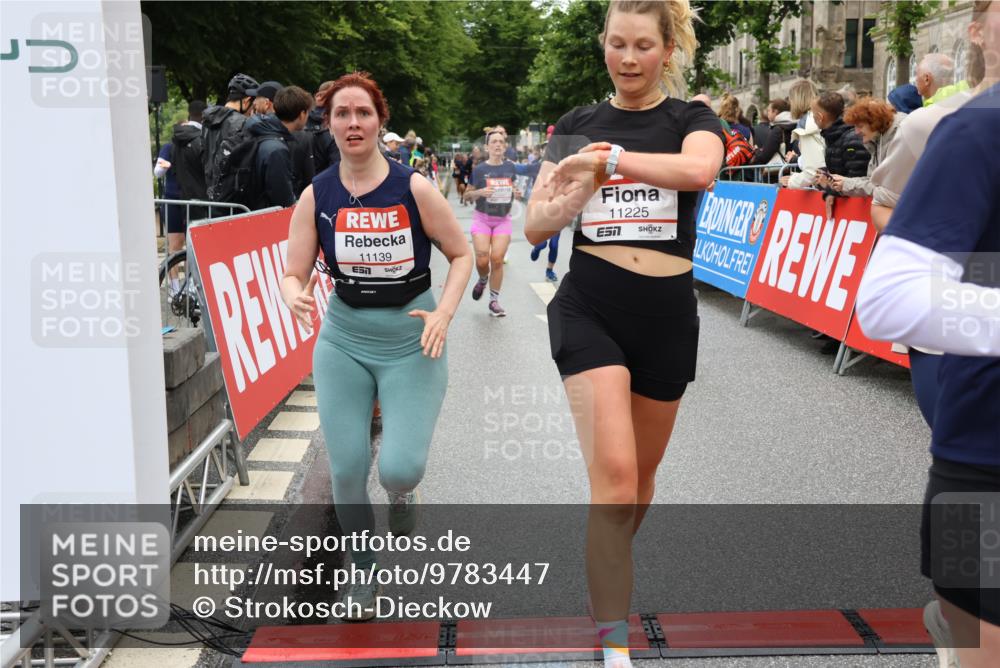 14.06.2026 - REWE Women's Run Strokosch-Dieckow http://msf.ph/oto/9783447 14.06.2026 10:01:59 Ziel 10320, 10431, 10453, 10521, 10817, 10831, 11038, 11039, 11041, 11075, 11078, 11139, 11180, 11225, 11285, 11506 meine-sportfotos.de