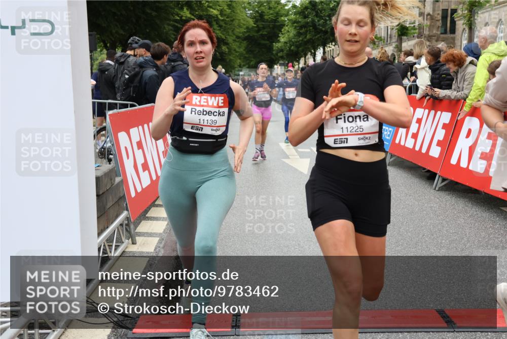 14.06.2026 - REWE Women's Run Strokosch-Dieckow http://msf.ph/oto/9783462 14.06.2026 10:01:59 Ziel 10320, 10431, 10453, 10521, 10817, 10831, 11038, 11039, 11041, 11075, 11078, 11139, 11180, 11225, 11285, 11506 meine-sportfotos.de
