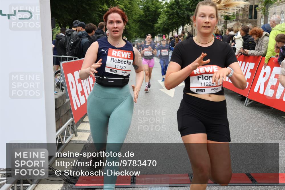 14.06.2026 - REWE Women's Run Strokosch-Dieckow http://msf.ph/oto/9783470 14.06.2026 10:01:59 Ziel 10320, 10431, 10453, 10521, 10817, 10831, 11038, 11039, 11041, 11075, 11078, 11139, 11180, 11225, 11285, 11506 meine-sportfotos.de