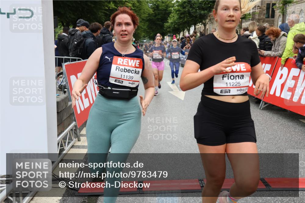 14.06.2026 - REWE Women's Run Strokosch-Dieckow http://msf.ph/oto/9783479 14.06.2026 10:01:59 Ziel 10320, 10431, 10453, 10521, 10817, 10831, 11038, 11039, 11041, 11075, 11078, 11139, 11180, 11225, 11285, 11506 meine-sportfotos.de