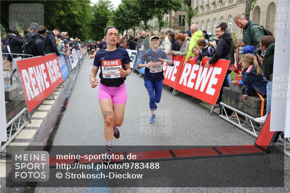 14.06.2026 - REWE Women's Run Strokosch-Dieckow http://msf.ph/oto/9783488 14.06.2026 10:02:01 Ziel 10320, 10431, 10453, 10521, 10817, 11038, 11039, 11041, 11139, 11180, 11225, 11285, 11506 meine-sportfotos.de