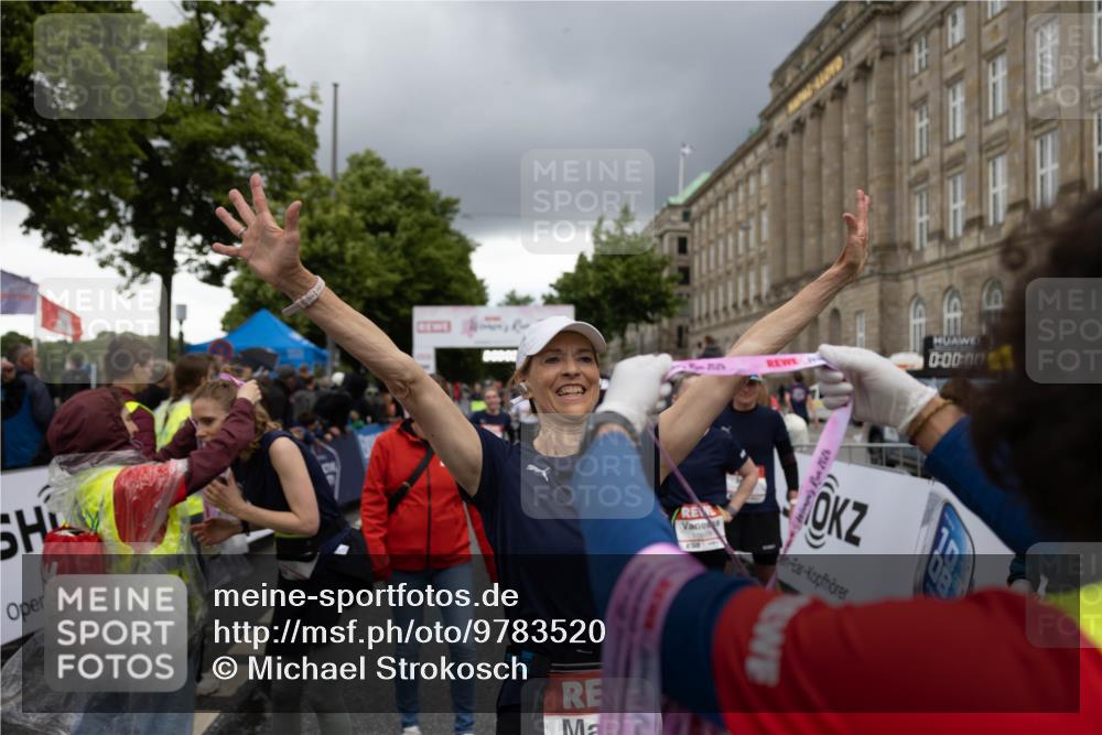 14.06.2026 - REWE Women's Run Michael Strokosch http://msf.ph/oto/9783520 14.06.2026 09:52:17 Laufen 2, 435, 0, 00, 00, 10 meine-sportfotos.de