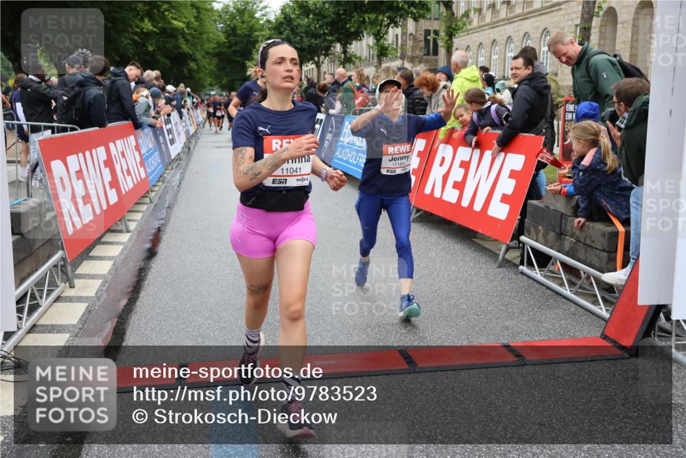 14.06.2026 - REWE Women's Run Strokosch-Dieckow http://msf.ph/oto/9783523 14.06.2026 10:02:02 Ziel 10431, 10521, 10817, 11038, 11039, 11041, 11139, 11180, 11225, 11285, 11506 meine-sportfotos.de