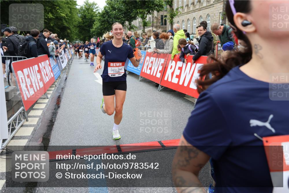 14.06.2026 - REWE Women's Run Strokosch-Dieckow http://msf.ph/oto/9783542 14.06.2026 10:02:02 Ziel 10431, 10521, 10817, 11038, 11039, 11041, 11139, 11180, 11225, 11285, 11506 meine-sportfotos.de