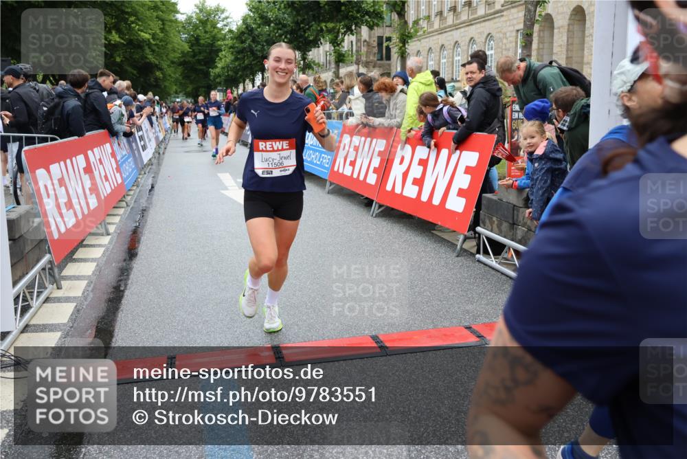 14.06.2026 - REWE Women's Run Strokosch-Dieckow http://msf.ph/oto/9783551 14.06.2026 10:02:03 Ziel 10431, 10521, 10817, 11038, 11039, 11041, 11139, 11162, 11180, 11225, 11285, 11506 meine-sportfotos.de