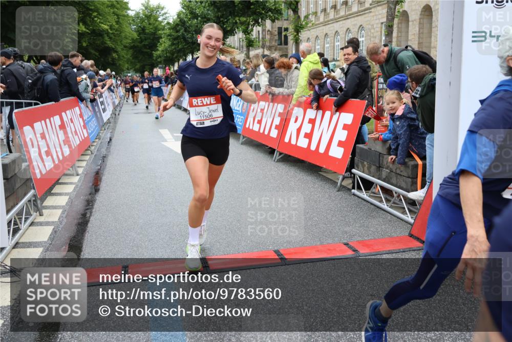 14.06.2026 - REWE Women's Run Strokosch-Dieckow http://msf.ph/oto/9783560 14.06.2026 10:02:03 Ziel 10431, 10521, 10817, 11038, 11039, 11041, 11139, 11162, 11180, 11225, 11285, 11506 meine-sportfotos.de