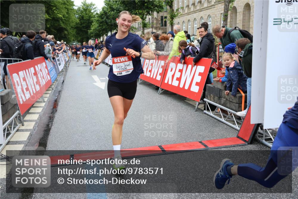 14.06.2026 - REWE Women's Run Strokosch-Dieckow http://msf.ph/oto/9783571 14.06.2026 10:02:03 Ziel 10431, 10521, 10817, 11038, 11039, 11041, 11139, 11162, 11180, 11225, 11285, 11506 meine-sportfotos.de