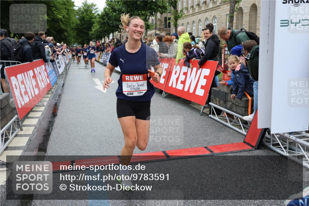 14.06.2026 - REWE Women's Run Strokosch-Dieckow http://msf.ph/oto/9783591 14.06.2026 10:02:03 Ziel 10431, 10521, 10817, 11038, 11039, 11041, 11139, 11162, 11180, 11225, 11285, 11506 meine-sportfotos.de