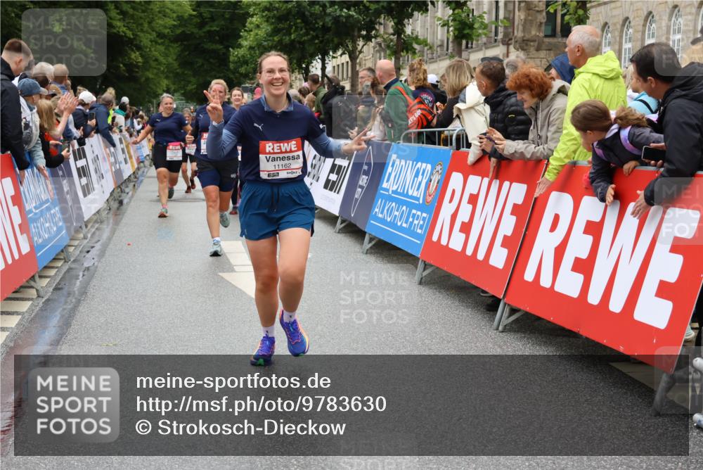 14.06.2026 - REWE Women's Run Strokosch-Dieckow http://msf.ph/oto/9783630 14.06.2026 10:02:06 Ziel 10521, 10817, 10860, 11039, 11041, 11139, 11162, 11180, 11225, 11506, 11511, 11514 meine-sportfotos.de
