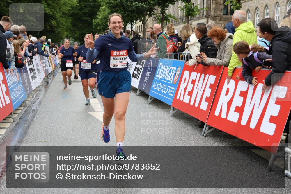 14.06.2026 - REWE Women's Run Strokosch-Dieckow http://msf.ph/oto/9783652 14.06.2026 10:02:06 Ziel 10521, 10817, 10860, 11039, 11041, 11139, 11162, 11180, 11225, 11506, 11511, 11514 meine-sportfotos.de
