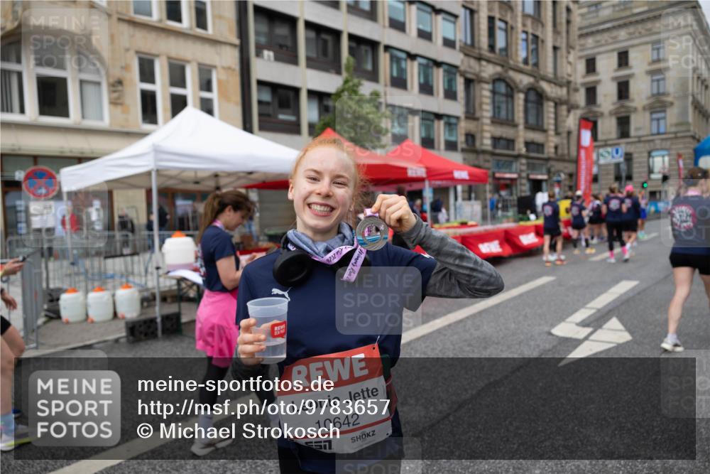 14.06.2026 - REWE Women's Run Michael Strokosch http://msf.ph/oto/9783657 14.06.2026 09:54:56 Laufen 7112, 10642, 9202 meine-sportfotos.de
