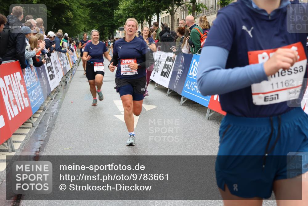 14.06.2026 - REWE Women's Run Strokosch-Dieckow http://msf.ph/oto/9783661 14.06.2026 10:02:08 Ziel 10132, 10817, 10860, 10967, 11041, 11162, 11180, 11506, 11511, 11514 meine-sportfotos.de