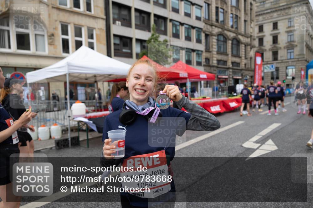 14.06.2026 - REWE Women's Run Michael Strokosch http://msf.ph/oto/9783668 14.06.2026 09:54:57 Laufen 317, 920, 10642, 57 meine-sportfotos.de