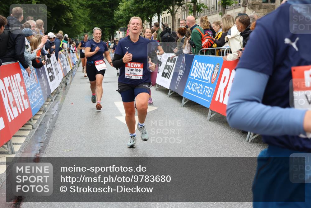 14.06.2026 - REWE Women's Run Strokosch-Dieckow http://msf.ph/oto/9783680 14.06.2026 10:02:08 Ziel 10132, 10817, 10860, 10967, 11041, 11162, 11180, 11506, 11511, 11514 meine-sportfotos.de