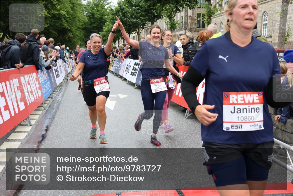 14.06.2026 - REWE Women's Run Strokosch-Dieckow http://msf.ph/oto/9783727 14.06.2026 10:02:10 Ziel 10132, 10177, 10860, 10967, 11162, 11180, 11506, 11511, 11514 meine-sportfotos.de