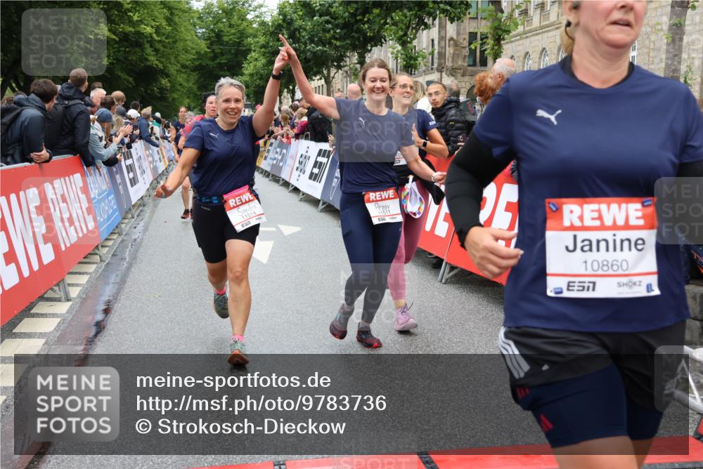 14.06.2026 - REWE Women's Run Strokosch-Dieckow http://msf.ph/oto/9783736 14.06.2026 10:02:10 Ziel 10132, 10177, 10860, 10967, 11162, 11180, 11506, 11511, 11514 meine-sportfotos.de