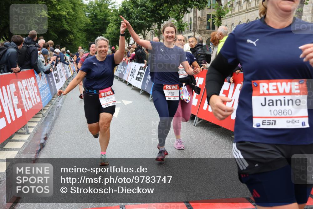 14.06.2026 - REWE Women's Run Strokosch-Dieckow http://msf.ph/oto/9783747 14.06.2026 10:02:10 Ziel 10132, 10177, 10860, 10967, 11162, 11180, 11506, 11511, 11514 meine-sportfotos.de