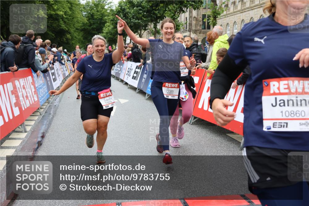 14.06.2026 - REWE Women's Run Strokosch-Dieckow http://msf.ph/oto/9783755 14.06.2026 10:02:10 Ziel 10132, 10177, 10860, 10967, 11162, 11180, 11506, 11511, 11514 meine-sportfotos.de