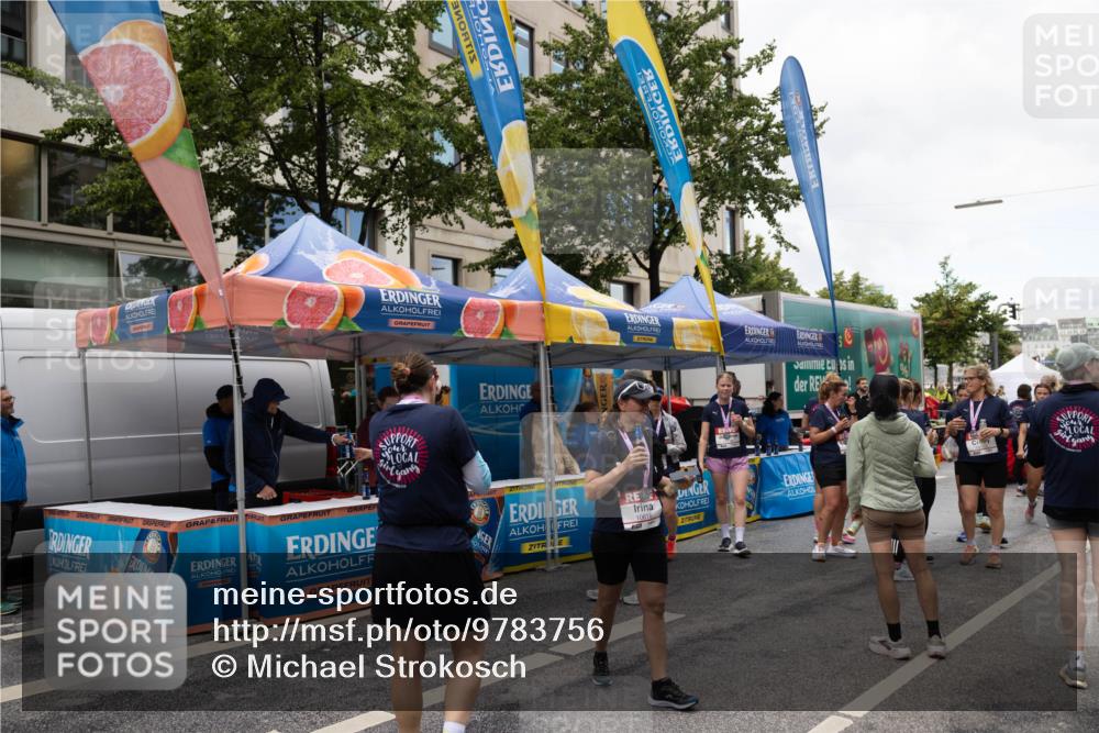 14.06.2026 - REWE Women's Run Michael Strokosch http://msf.ph/oto/9783756 14.06.2026 10:02:48 Laufen 1393, 10616 meine-sportfotos.de