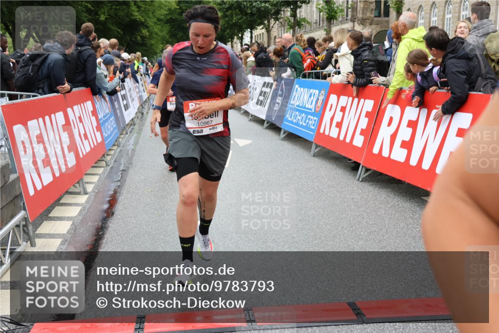 14.06.2026 - REWE Women's Run Strokosch-Dieckow http://msf.ph/oto/9783793 14.06.2026 10:02:12 Ziel 10132, 10177, 10251, 10340, 10860, 10967, 11162, 11511, 11514 meine-sportfotos.de