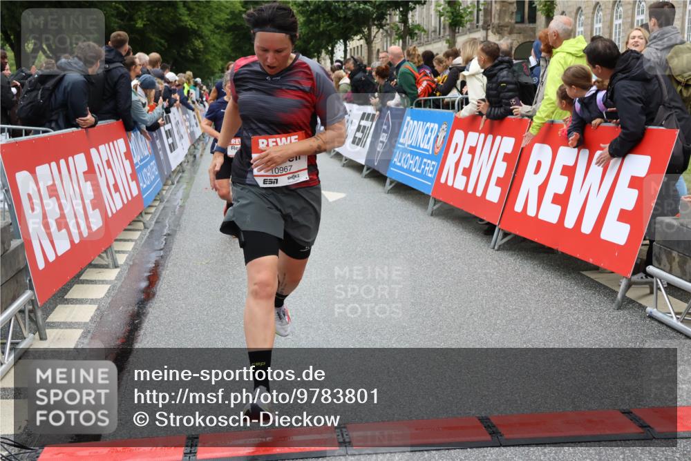 14.06.2026 - REWE Women's Run Strokosch-Dieckow http://msf.ph/oto/9783801 14.06.2026 10:02:12 Ziel 10132, 10177, 10251, 10340, 10860, 10967, 11162, 11511, 11514 meine-sportfotos.de