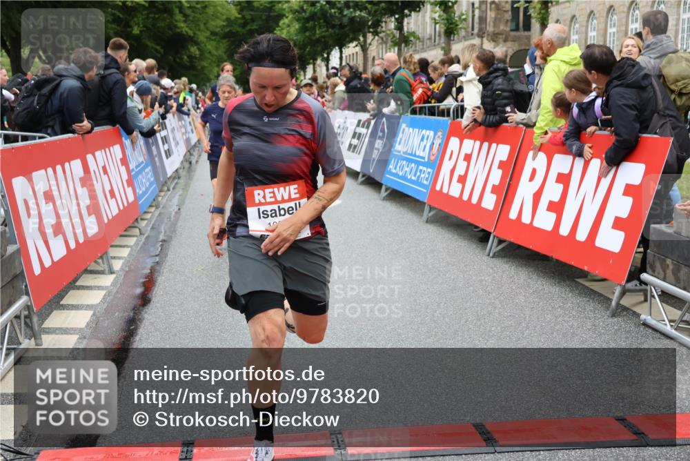 14.06.2026 - REWE Women's Run Strokosch-Dieckow http://msf.ph/oto/9783820 14.06.2026 10:02:12 Ziel 10132, 10177, 10251, 10340, 10860, 10967, 11162, 11511, 11514 meine-sportfotos.de