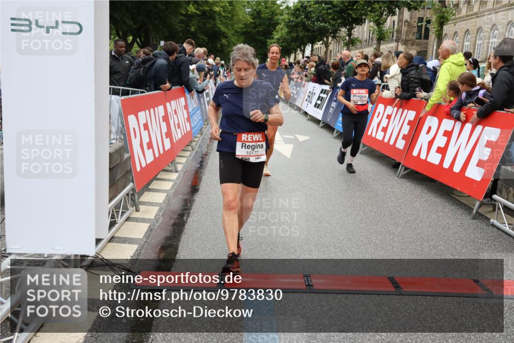 14.06.2026 - REWE Women's Run Strokosch-Dieckow http://msf.ph/oto/9783830 14.06.2026 10:02:14 Ziel 10132, 10177, 10251, 10340, 10860, 10967, 11162, 11511, 11512, 11513, 11514 meine-sportfotos.de