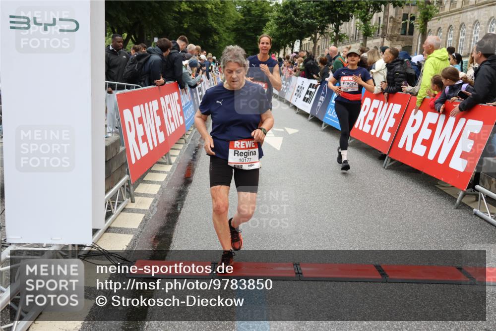 14.06.2026 - REWE Women's Run Strokosch-Dieckow http://msf.ph/oto/9783850 14.06.2026 10:02:14 Ziel 10132, 10177, 10251, 10340, 10860, 10967, 11162, 11511, 11512, 11513, 11514 meine-sportfotos.de