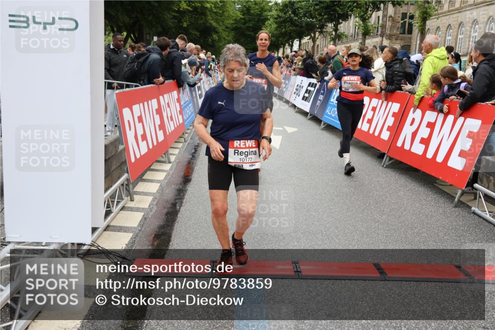 14.06.2026 - REWE Women's Run Strokosch-Dieckow http://msf.ph/oto/9783859 14.06.2026 10:02:14 Ziel 10132, 10177, 10251, 10340, 10860, 10967, 11162, 11511, 11512, 11513, 11514 meine-sportfotos.de
