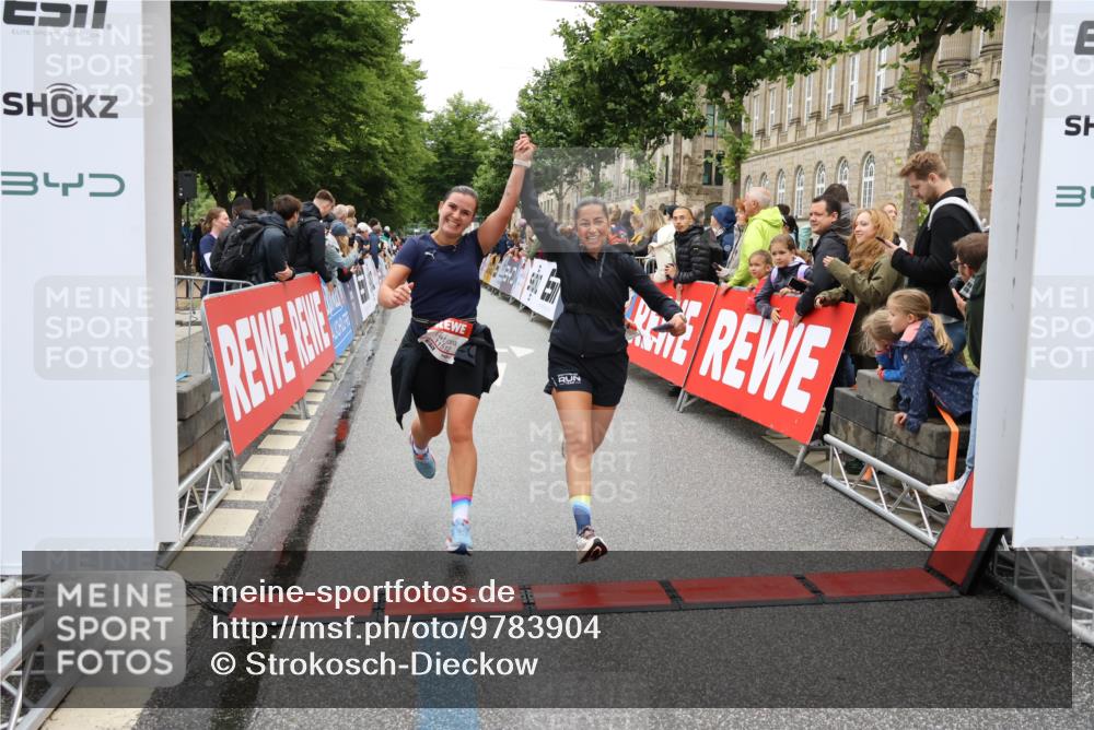 14.06.2026 - REWE Women's Run Strokosch-Dieckow http://msf.ph/oto/9783904 14.06.2026 10:02:18 Ziel 10132, 10177, 10251, 10340, 10967, 11511, 11512, 11513, 11514 meine-sportfotos.de
