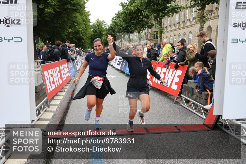 14.06.2026 - REWE Women's Run Strokosch-Dieckow http://msf.ph/oto/9783931 14.06.2026 10:02:18 Ziel 10132, 10177, 10251, 10340, 10967, 11511, 11512, 11513, 11514 meine-sportfotos.de