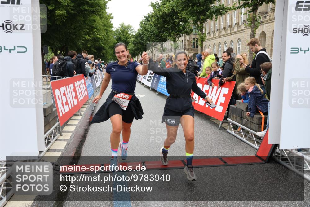 14.06.2026 - REWE Women's Run Strokosch-Dieckow http://msf.ph/oto/9783940 14.06.2026 10:02:18 Ziel 10132, 10177, 10251, 10340, 10967, 11511, 11512, 11513, 11514 meine-sportfotos.de