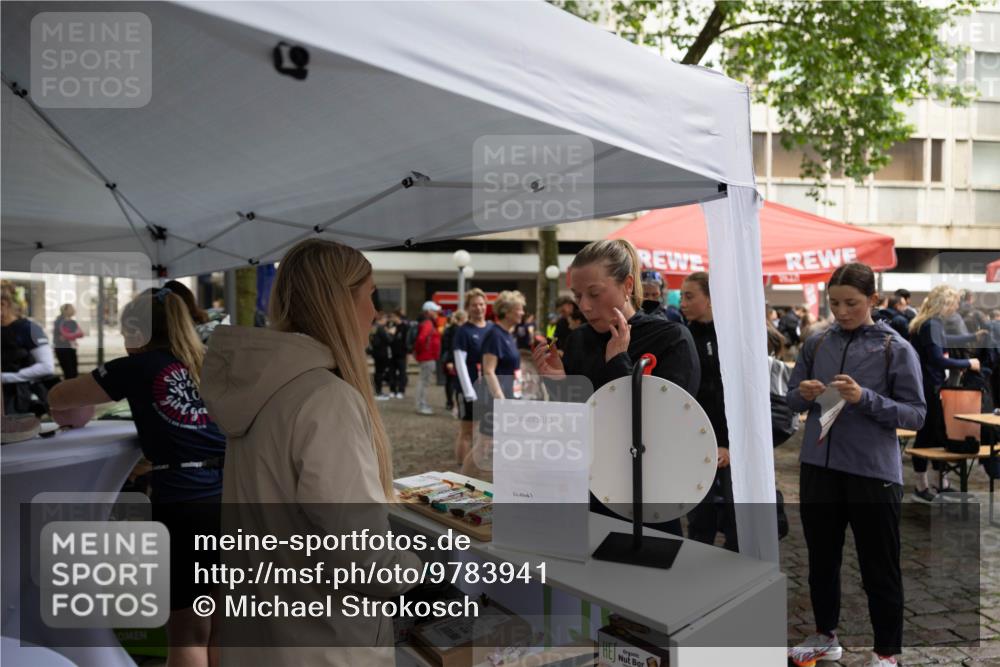 14.06.2026 - REWE Women's Run Michael Strokosch http://msf.ph/oto/9783941 14.06.2026 10:08:26 Laufen 1120 meine-sportfotos.de